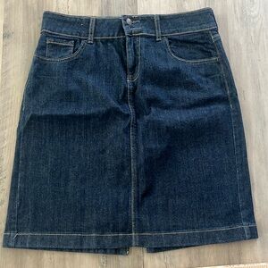 Old Navy Denim Jean Skirt 8 in excellent condition conservative skirt 20 inches